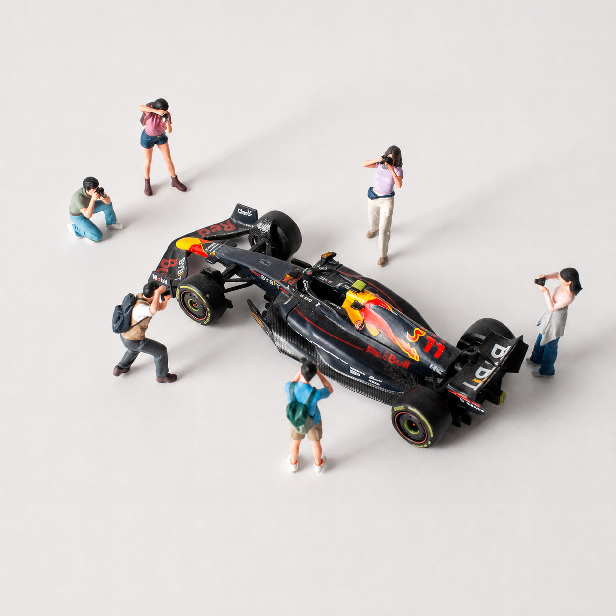 1:64 Photographer Miniature Figure Set