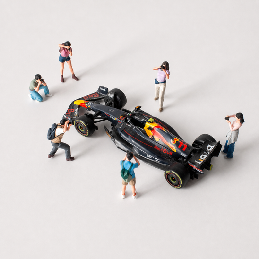 1:64 Photographer Miniature Figure Set
